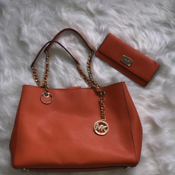 Michael Kors Hand Bag with Matching Wallet - Picture 3 of 6